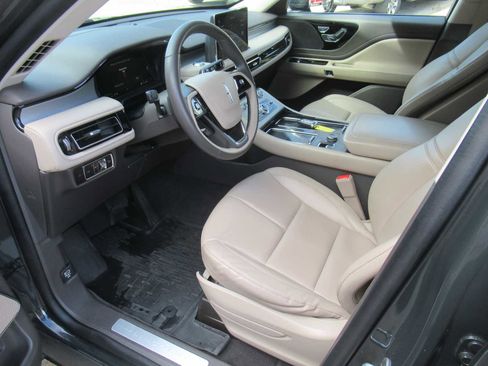 Used 2023 Lincoln Aviator AWD image 19