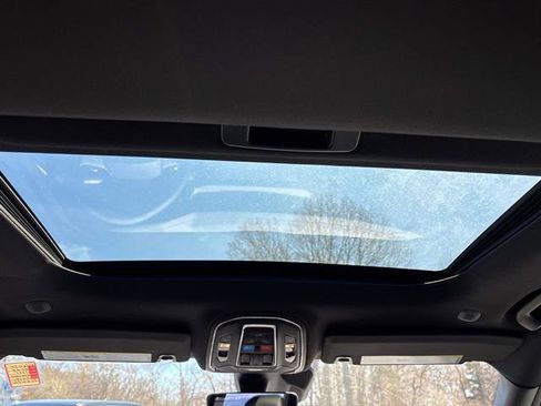 New 2026 Jeep Grand Cherokee Altitude image 9