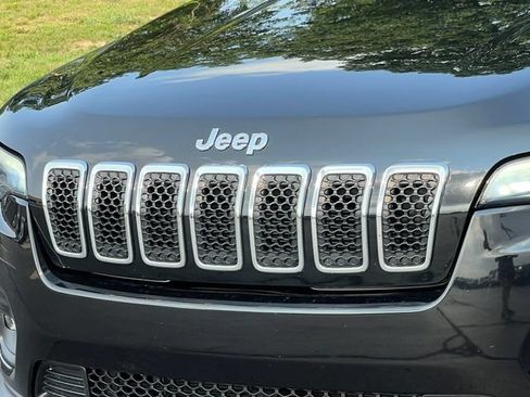Used 2019 Jeep Cherokee Latitude Plus w/ Cold Weather Group AWD/4WD image 38