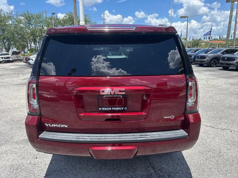 Used 2017 GMC Yukon SLT AWD/4WD image 6