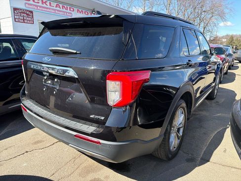 Used 2022 Ford Explorer XLT w/ Equipment Group 202A image 6