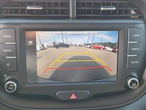 Used 2025 Kia Soul LX w/ LX Technology Package FWD image 9