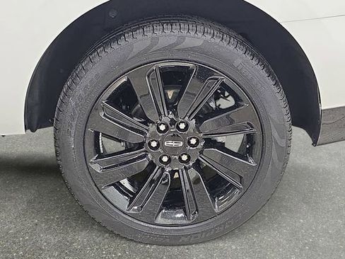 Certified 2024 Lincoln Navigator Reserve AWD/4WD image 30