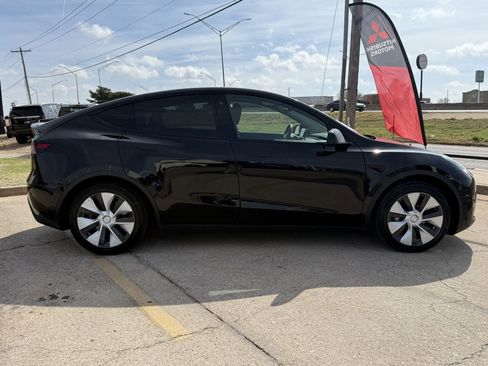 Used 2021 Tesla Model Y Long Range image 10