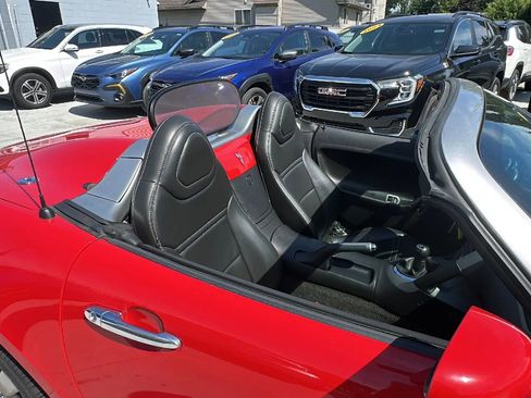 Used 2006 Pontiac Solstice Convertible w/ Premium Package RWD image 14