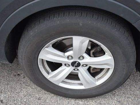 Certified 2023 Kia Sorento LX FWD image 11