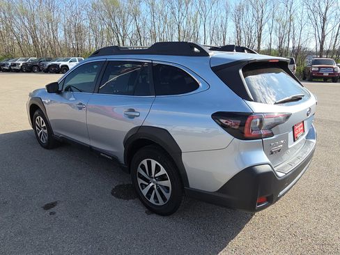 Used 2023 Subaru Outback Premium image 6