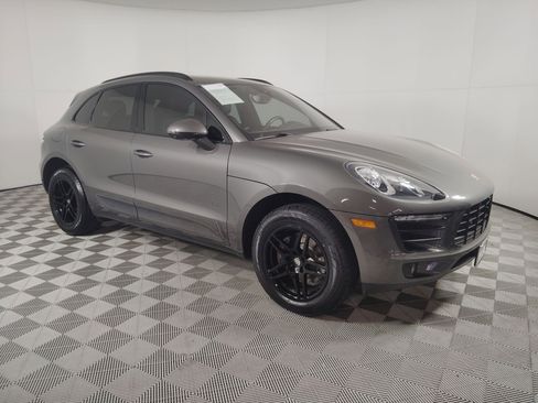 Used 2018 Porsche Macan image 21