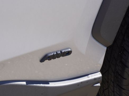 Used 2024 Toyota RAV4 LE AWD/4WD image 8