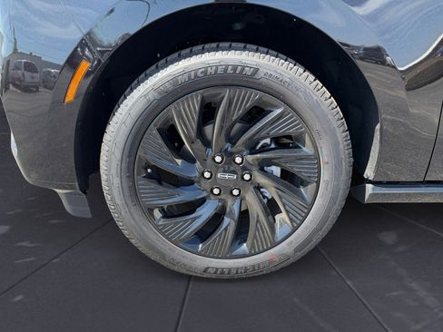 New 2026 Lincoln Navigator Reserve w/ Jet Appearance Package AWD/4WD image 14