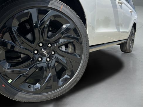 New 2026 Lincoln Navigator L Black Label AWD/4WD image 31