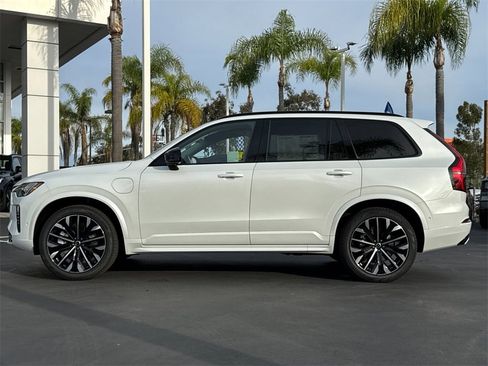 New 2026 Volvo XC90 T8 Ultra w/ Lounge Package image 2