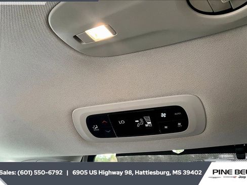 Used 2019 Chrysler Pacifica Touring Plus image 25