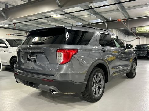 Used 2022 Ford Explorer XLT w/ Equipment Group 202A AWD/4WD image 2