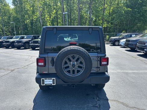 Used 2024 Jeep Wrangler Unlimited Sport AWD/4WD image 8