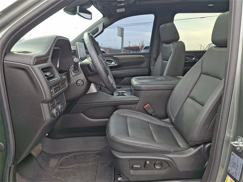 Used 2023 Chevrolet Suburban Z71 w/ Luxury Package image 17