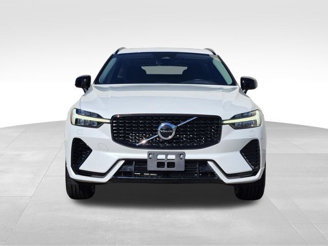 Certified 2024 Volvo XC60 T8 Core AWD/4WD image 3