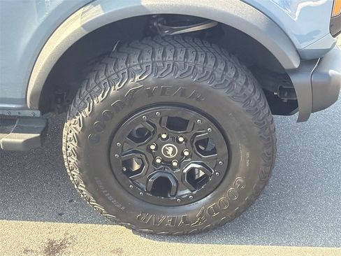 Used 2023 Ford Bronco Wildtrak image 12