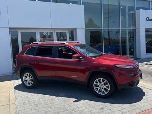 Used 2017 Jeep Cherokee Latitude w/ Comfort/Convenience Group AWD/4WD image 4
