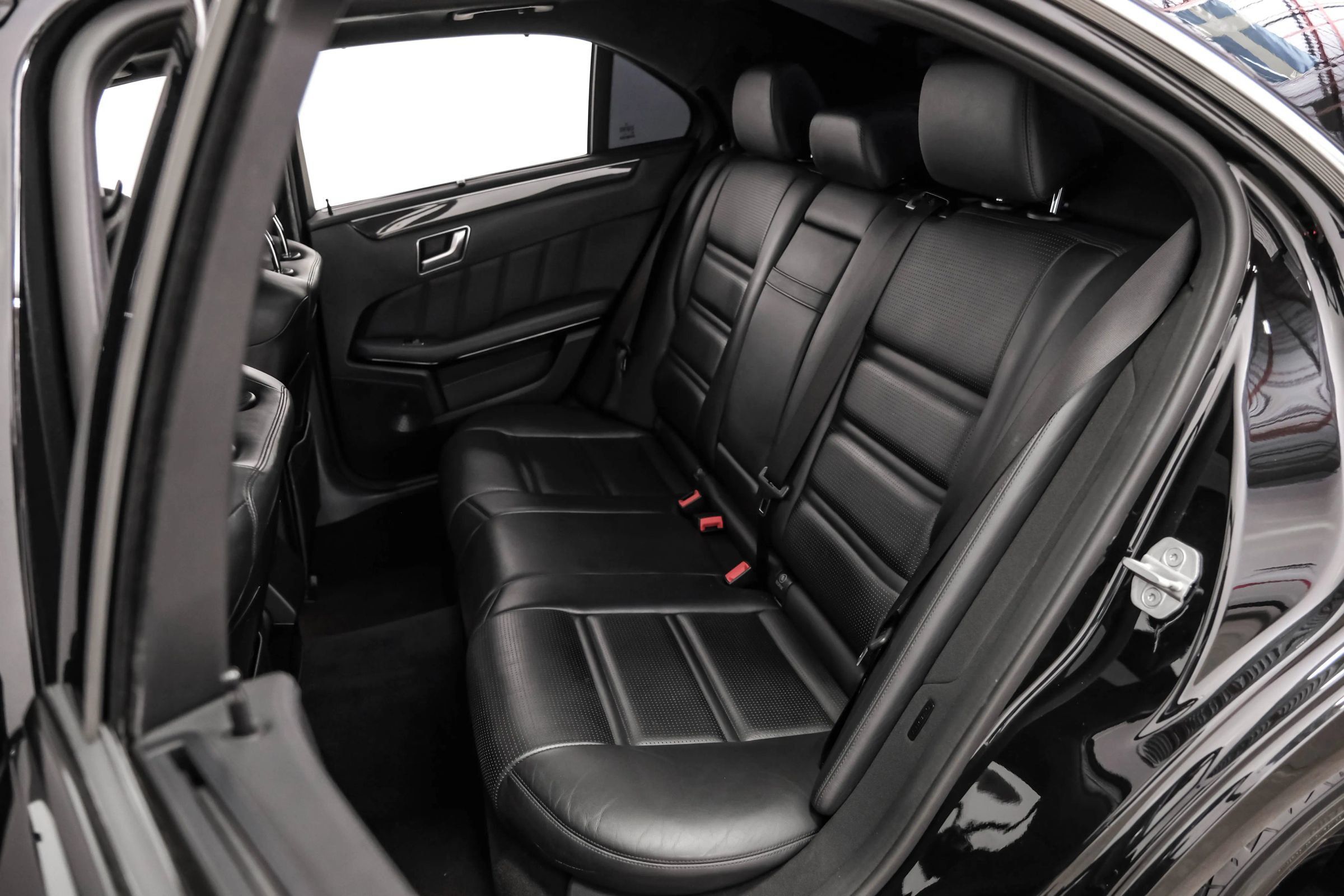 Used 2012 Mercedes-Benz E 63 AMG Sedan image 38