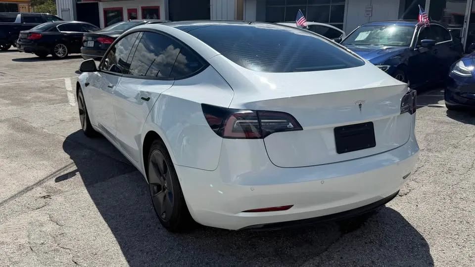 Used 2021 Tesla Model 3 Standard Range Plus RWD image 3
