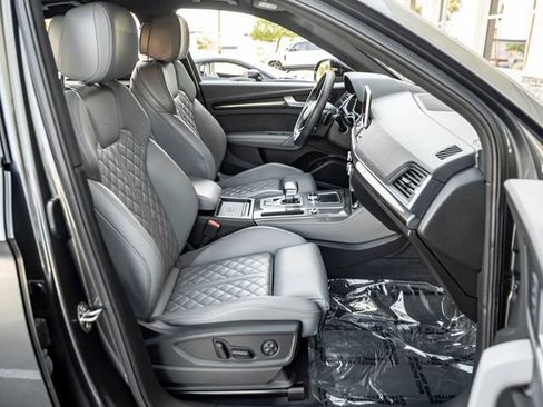 Used 2019 Audi SQ5 Premium Plus w/ Premium Plus Package AWD/4WD image 32