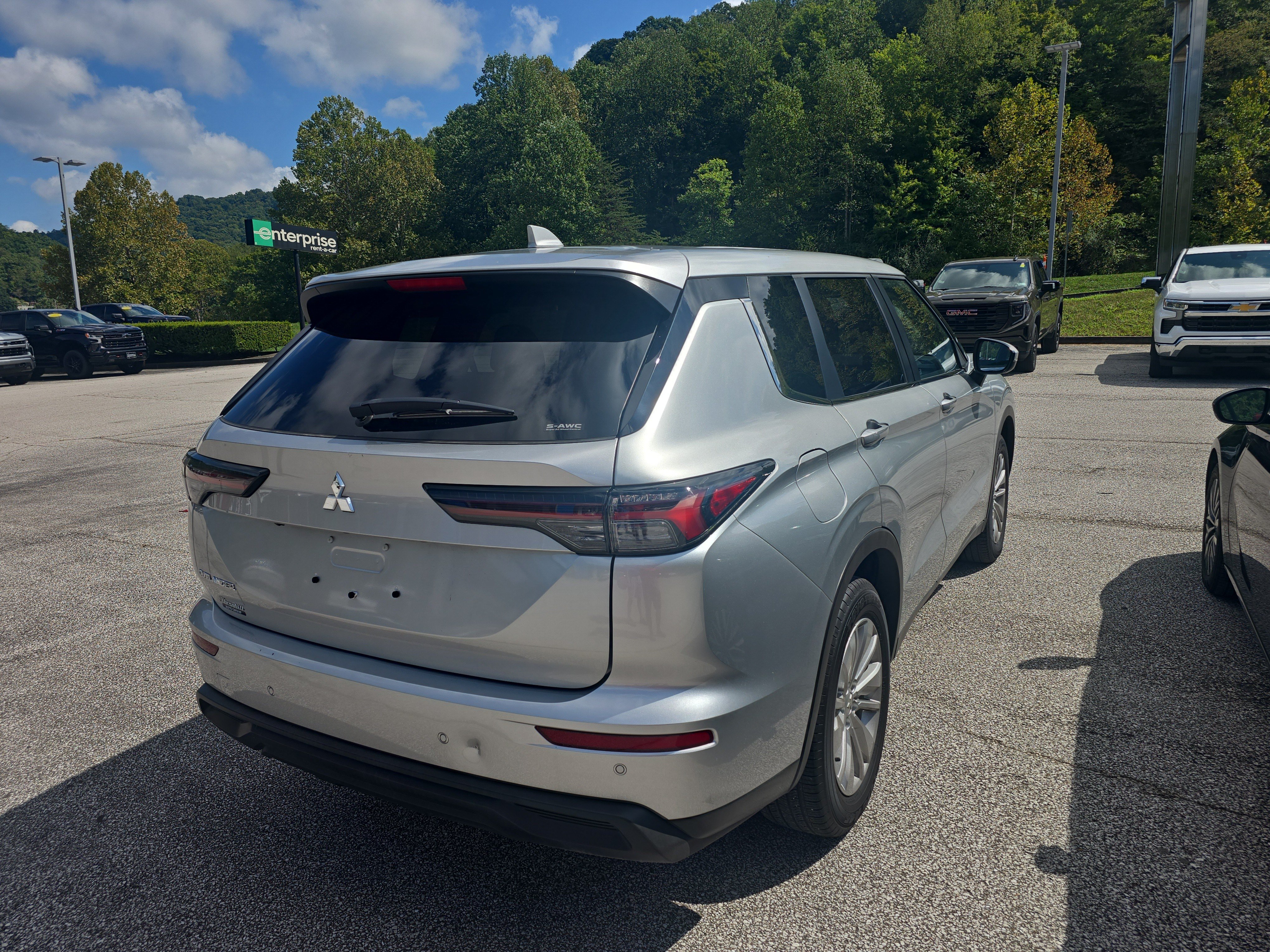 Used 2025 Mitsubishi Outlander ES AWD/4WD image 8