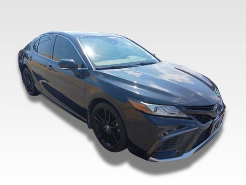 Used 2021 Toyota Camry XSE image 2