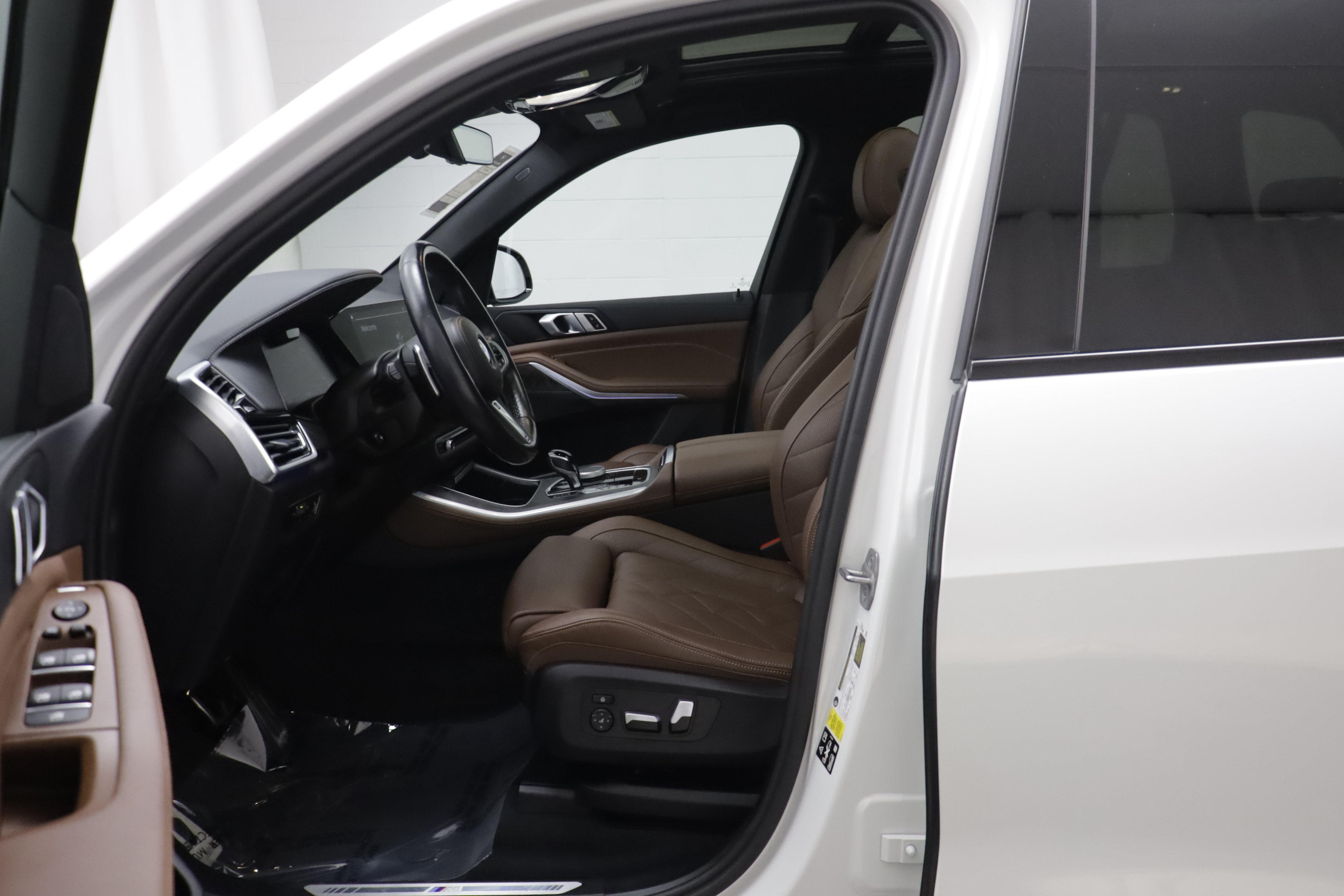 Used 2023 BMW X5 xDrive40i w/ M Sport Package AWD/4WD image 5