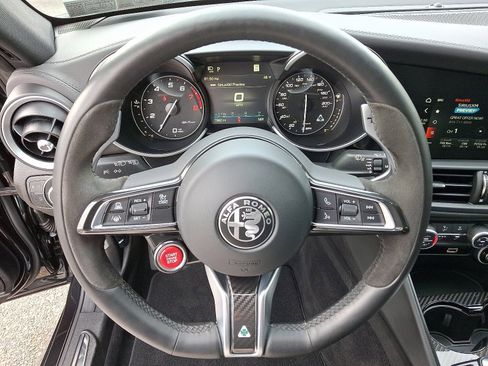 Used 2023 Alfa Romeo Giulia Quadrifoglio w/ Active Assist Plus Package image 19