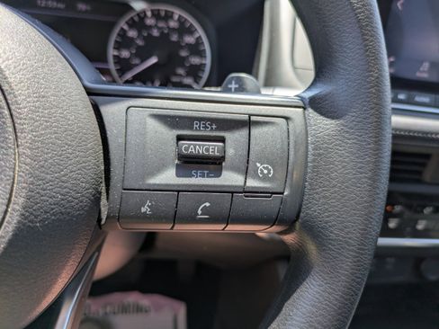 Used 2024 Nissan Rogue S image 15