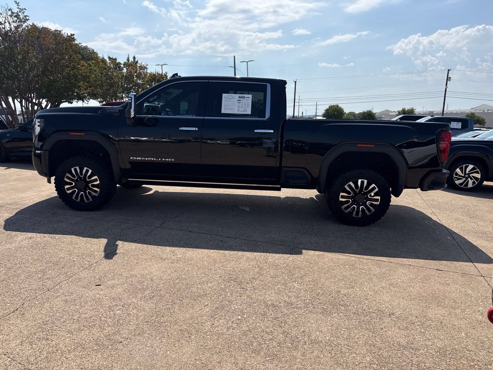 Used 2024 GMC Sierra 2500 Denali Ultimate AWD/4WD image 4