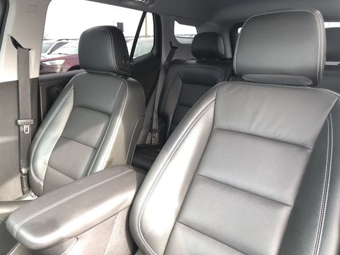 Used 2024 GMC Terrain SLT image 14