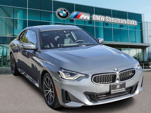 Used 2025 BMW 230i Coupe w/ Premium Package image 3