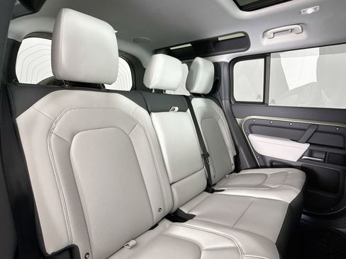 Used 2025 Land Rover Defender 110 X-Dynamic SE image 15