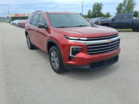 Used 2024 Chevrolet Traverse LT AWD/4WD image 4