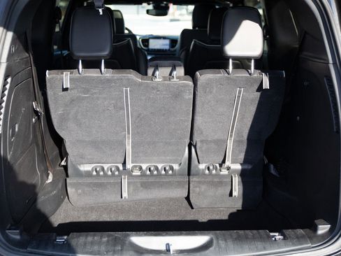 Used 2023 Chrysler Pacifica Limited w/ S Appearance Package image 26