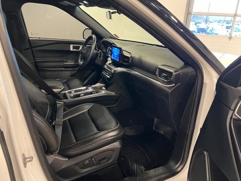 Used 2020 Ford Explorer XLT w/ Equipment Group 202A image 40