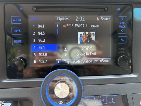 Used 2016 Toyota Sienna XLE FWD image 30