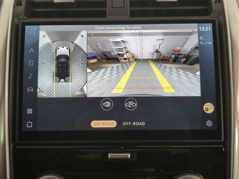 Certified 2025 Land Rover Discovery Dynamic SE image 23