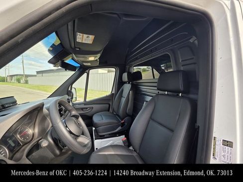 Used 2025 Mercedes-Benz Sprinter 2500 image 12