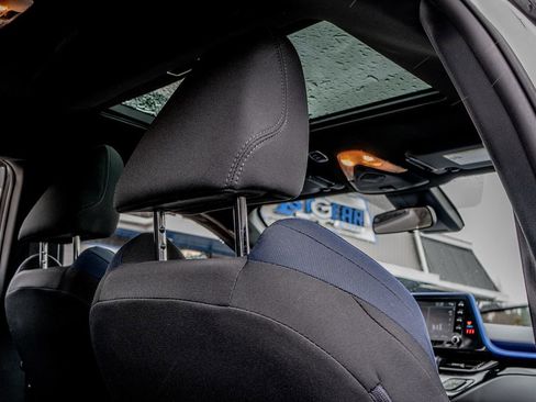 Used 2021 Toyota C-HR XLE image 34