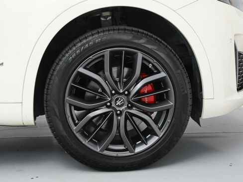 Used 2019 Maserati Levante GranSport image 25