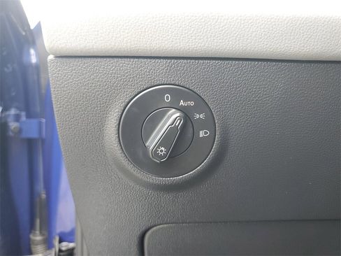 Used 2022 Volkswagen Taos SE image 66