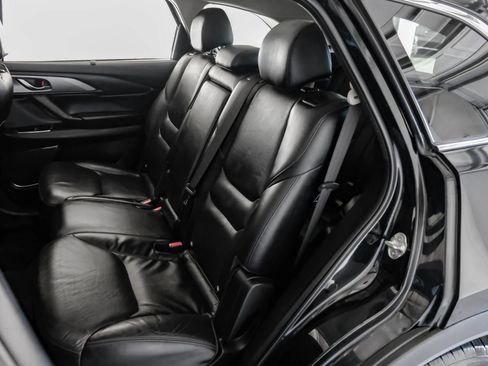 Used 2018 MAZDA CX-9 Touring w/ Touring Premium Package image 39