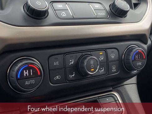 Used 2022 GMC Acadia Denali image 32