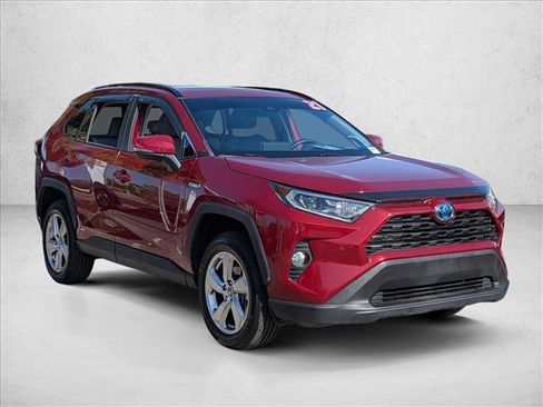 Used 2021 Toyota RAV4 XLE Premium image 3