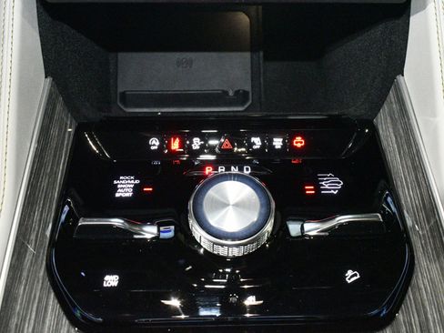 Used 2022 Jeep Wagoneer Series III w/ Premium Group I image 36