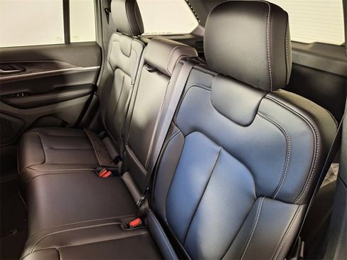 New 2025 Jeep Grand Cherokee Limited w/ Black Appearance Package image 15