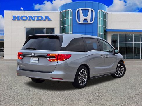 Used 2024 Honda Odyssey EX-L image 3